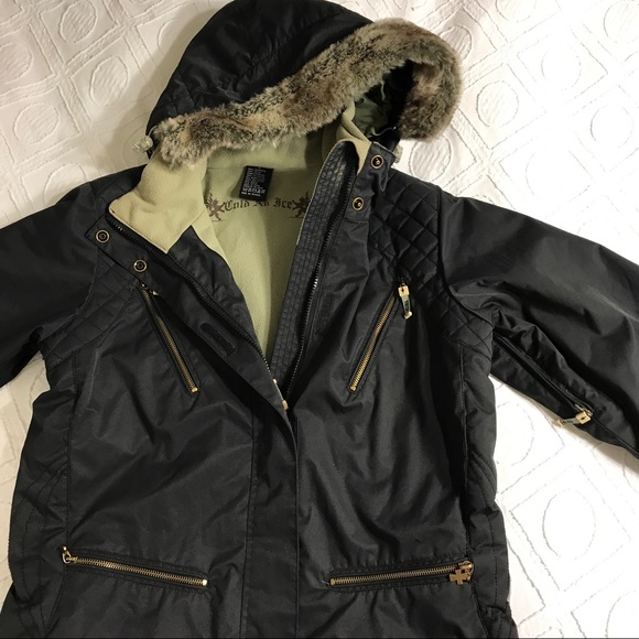 Black Snowboard Jacket: Cold as Ice! - Picture 2 of 3